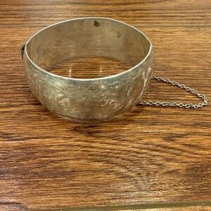 Elegant Silver Bracelet with Chain